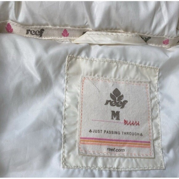 REEF Puffer Jacket Sz. Medium Ivory Lightweight Hooded 100% Nylon - Picture 9 of 11